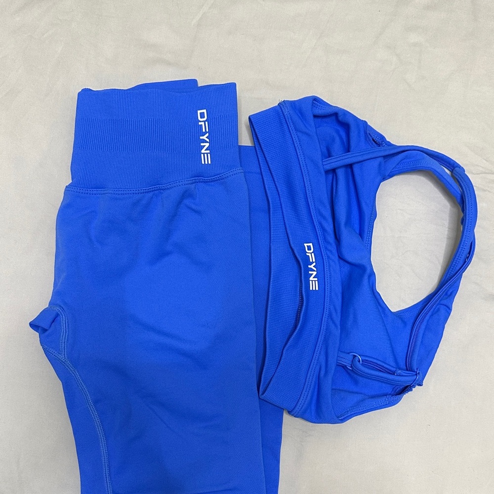 NwOT Women's Vibrant Blue Activewear Set - Picture 3 of 3